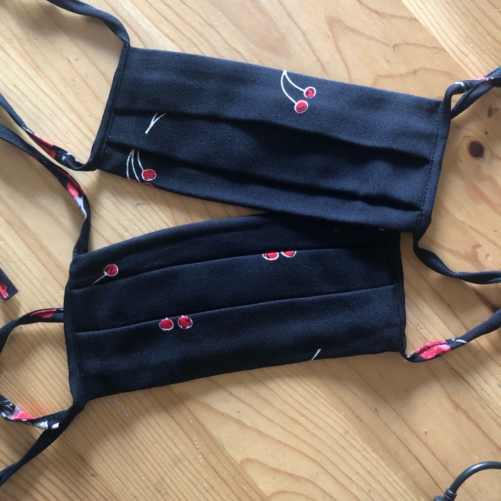 🍒 2 Pack Reformation Masks Cherry Print